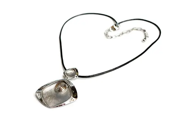 Toenga Zwarte Ketting met Zilverkleurige Ruitvormige Hanger – Verstelbaar