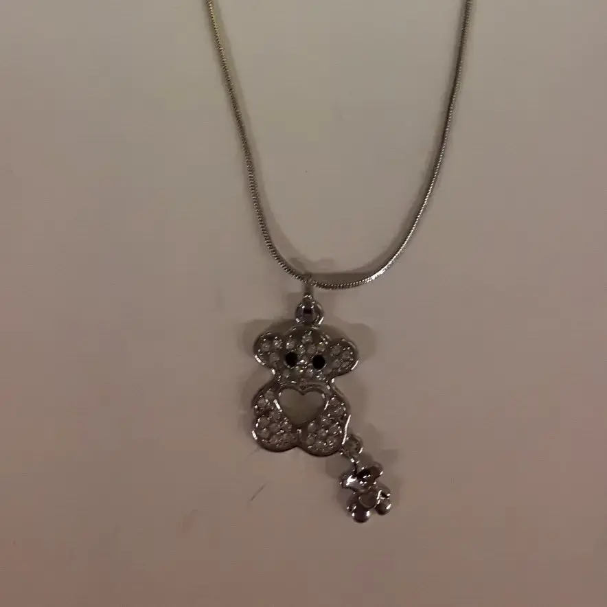Ketting Toenga met hanger beertje, zilver kleur