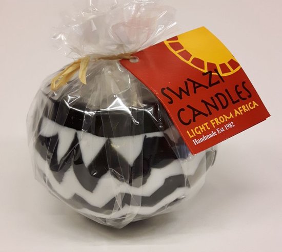 Fairtrade bolkaars Swazi Candle zwart wit met grillige horizontale strepen