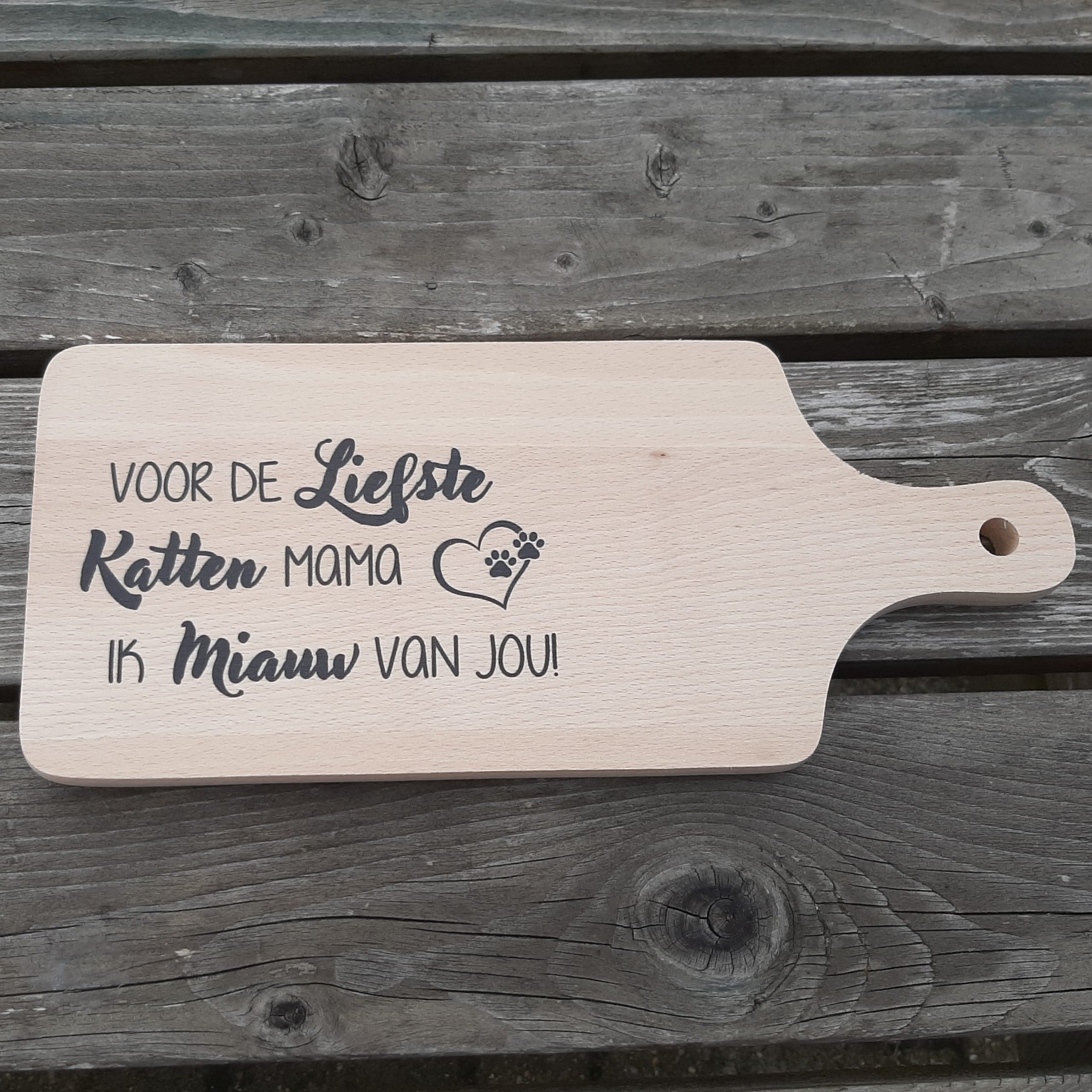 Borrelplank Kattenmama – Houten borrelplank met tekst “Ik miauw van jou” – Cadeau voor kattenliefhebber