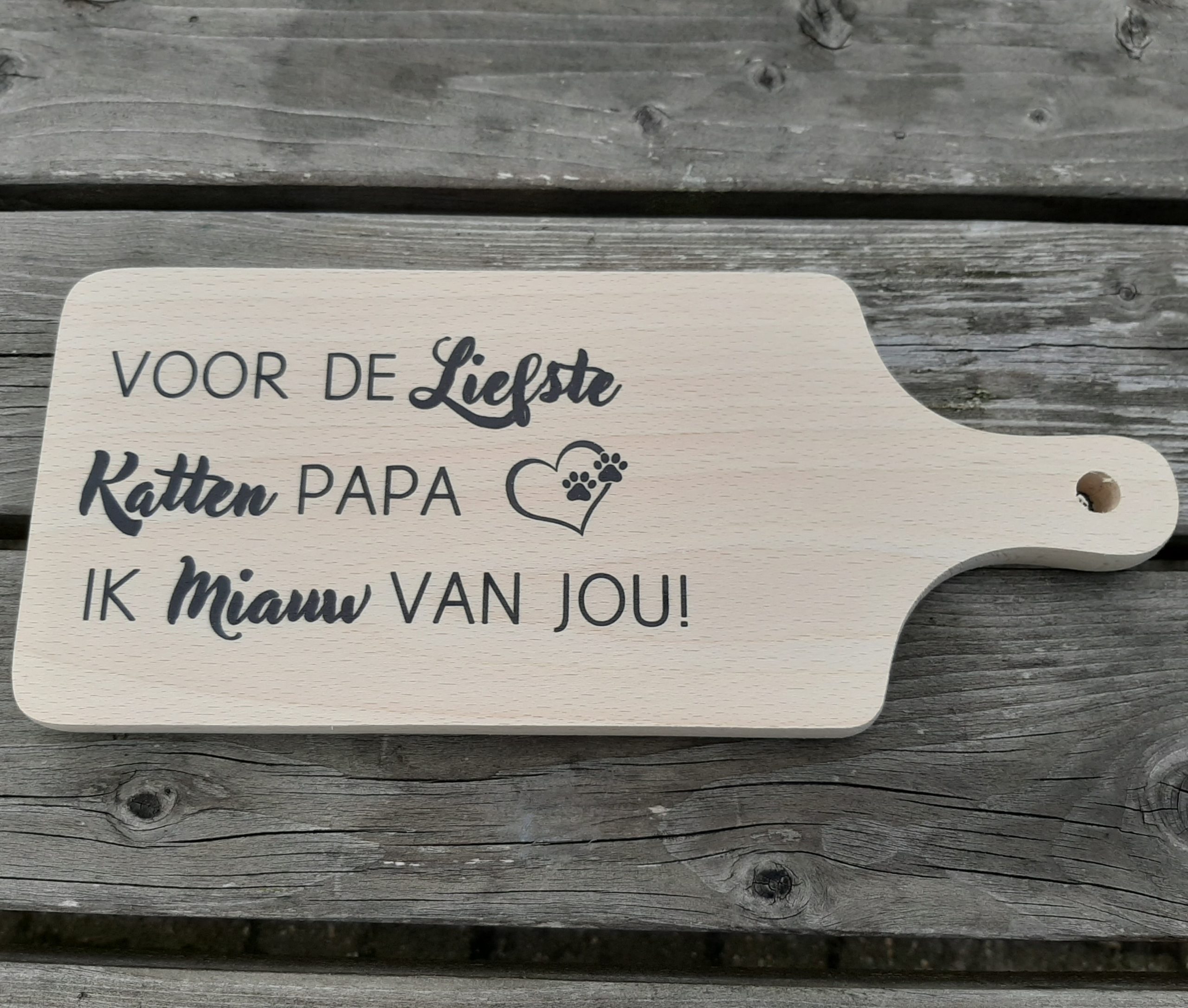 Borrelplank Kattenpapa – Houten borrelplank met tekst “Ik miauw van jou” – Cadeau voor kattenliefhebber
