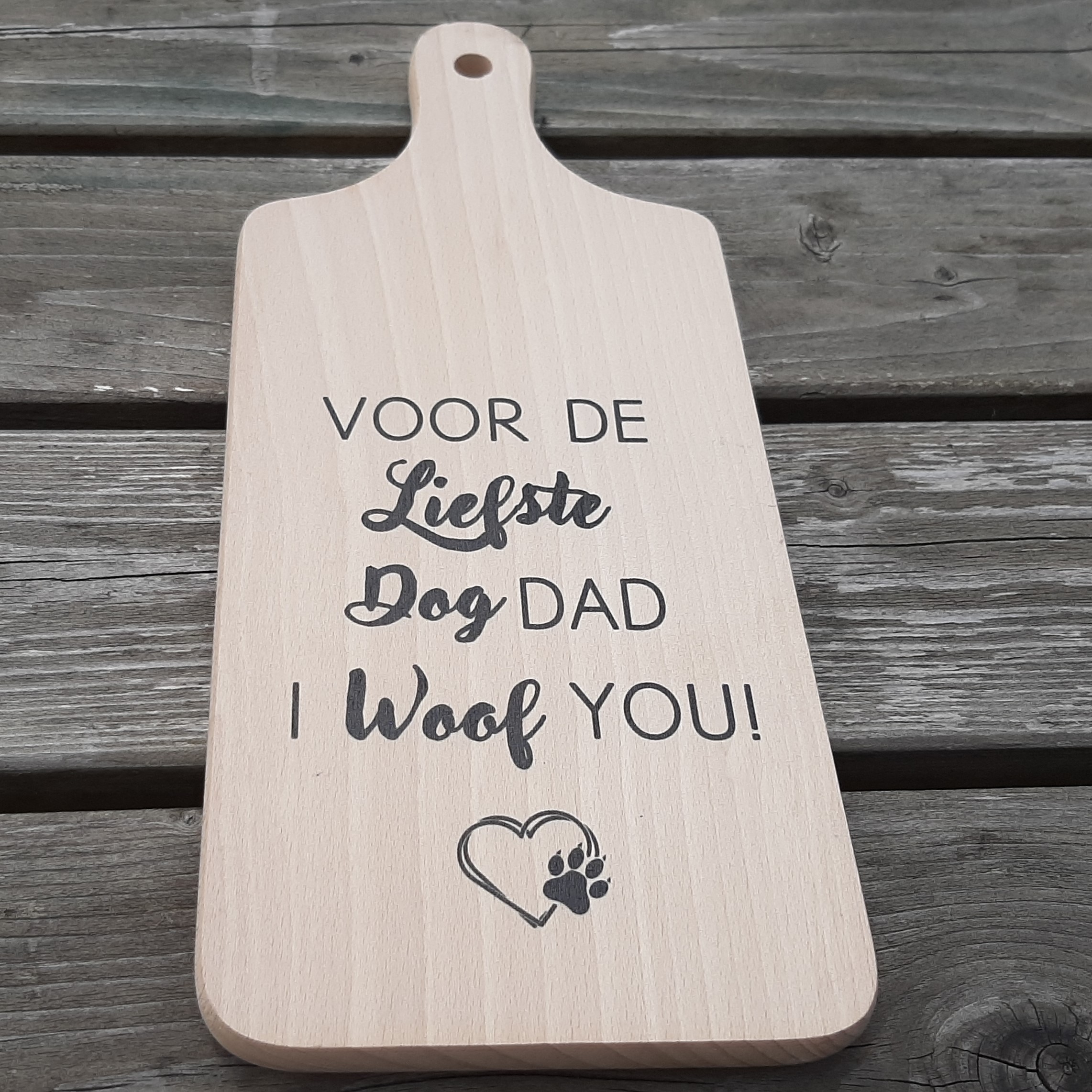 Borrelplank Dog Dad – Houten borrelplank met tekst “I Woof You” – Cadeau voor hondenliefhebber