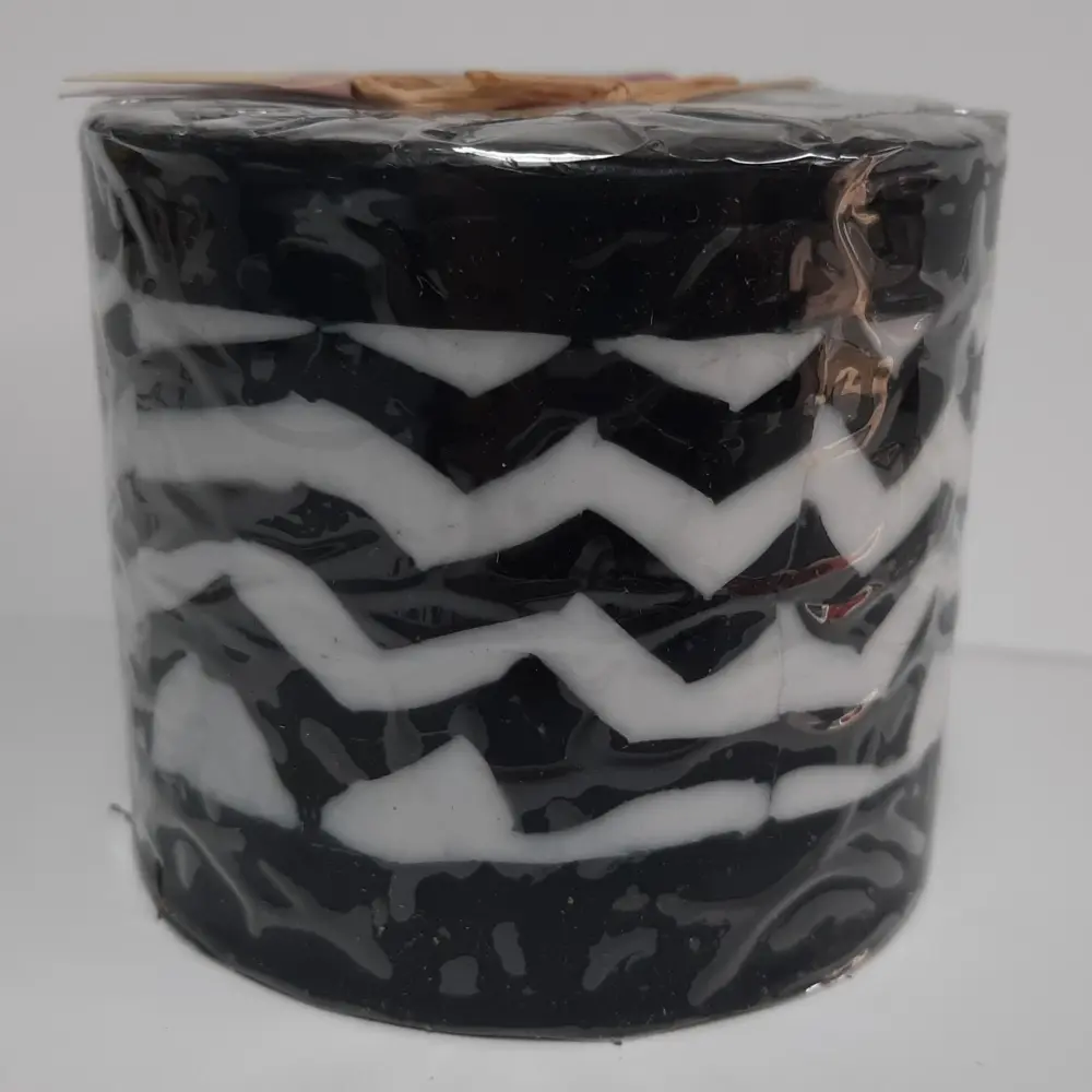 Fairtrade Swazi kaars in zwart met witte golven in het midden