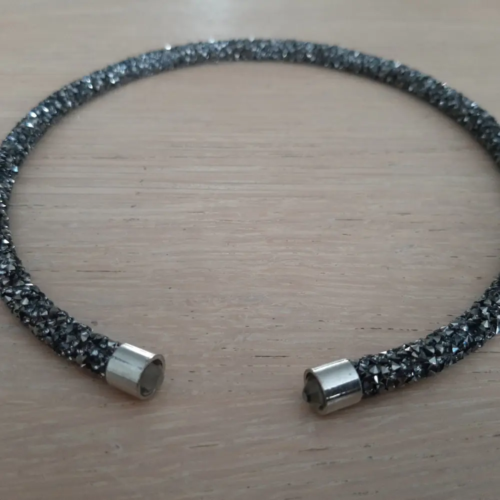 Gala ketting donker zilver met heldere kraal