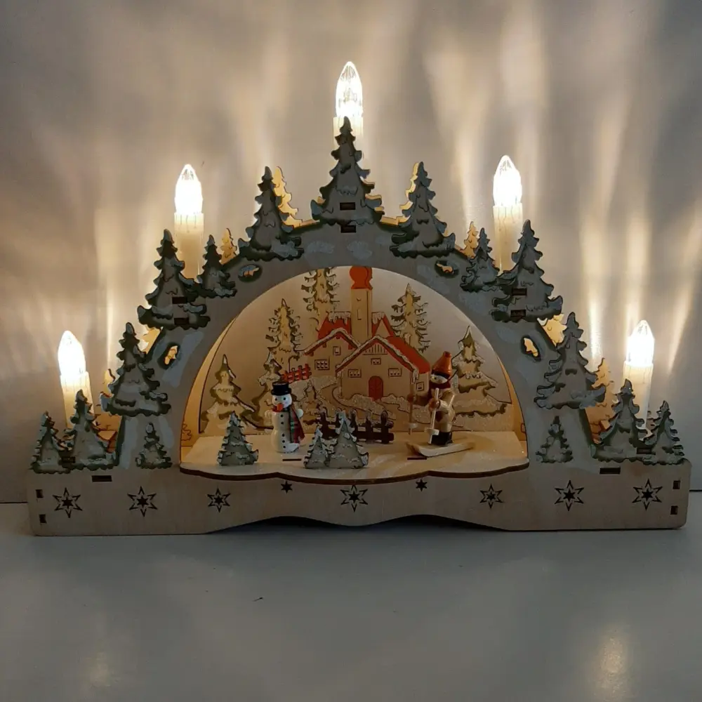 Houtsnijwerk kersttrap - boog winterdorp met kerk color