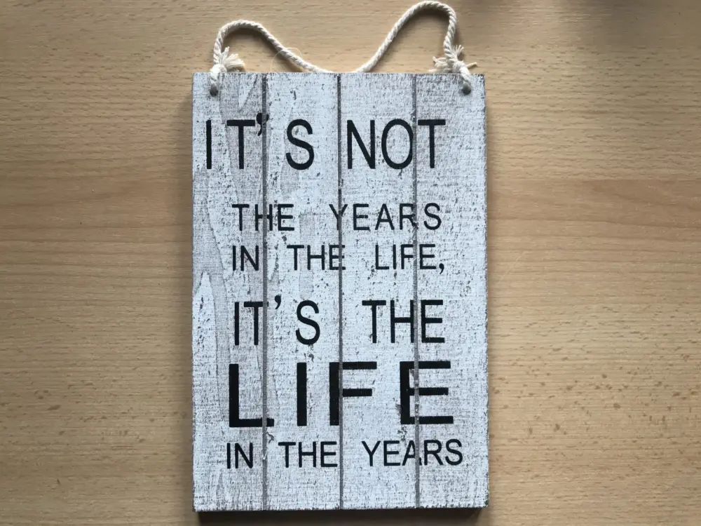 Tekstbord hout Its not the years in the life its the life in the years