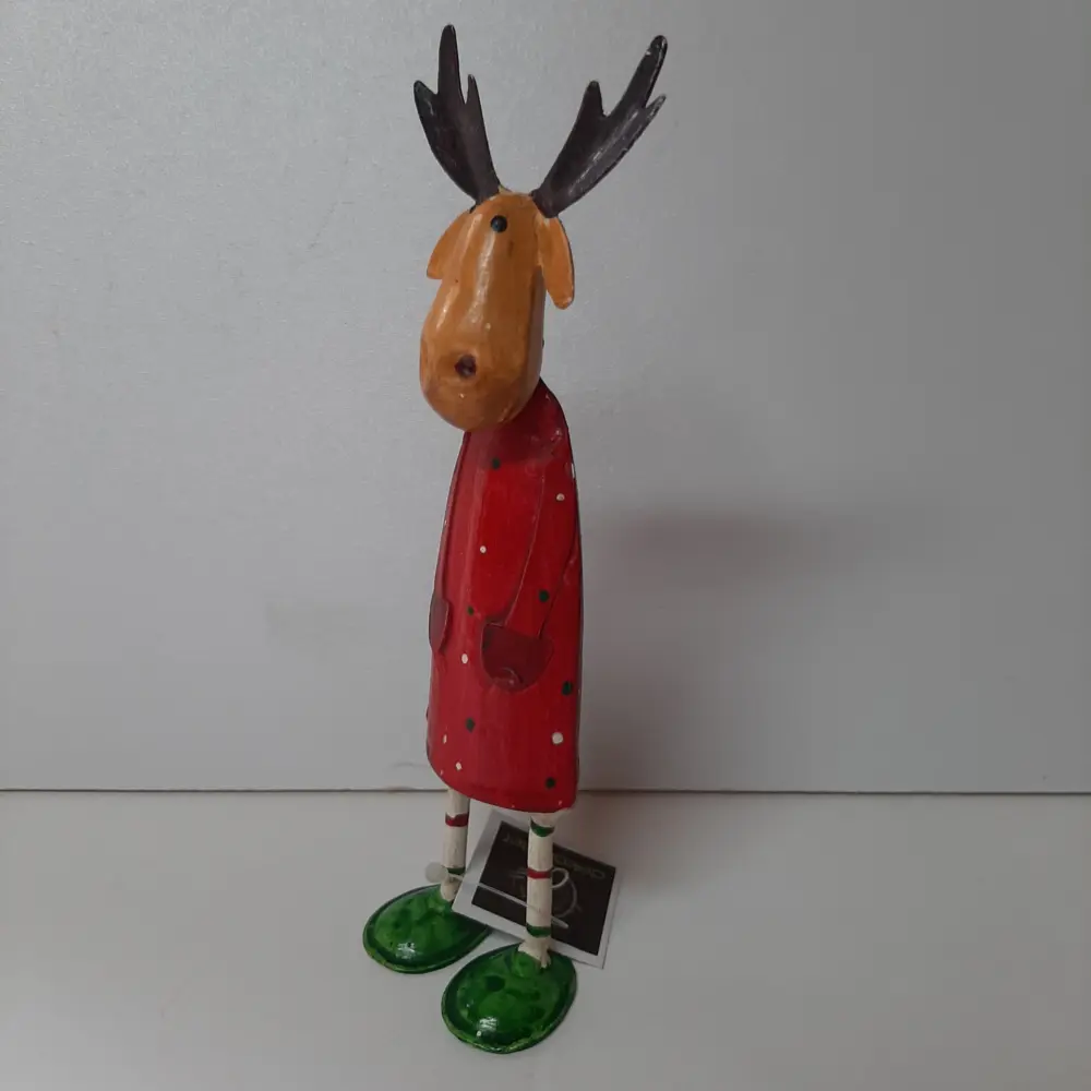 Metalen beeldje van een staande Eland rood 15cm hoog