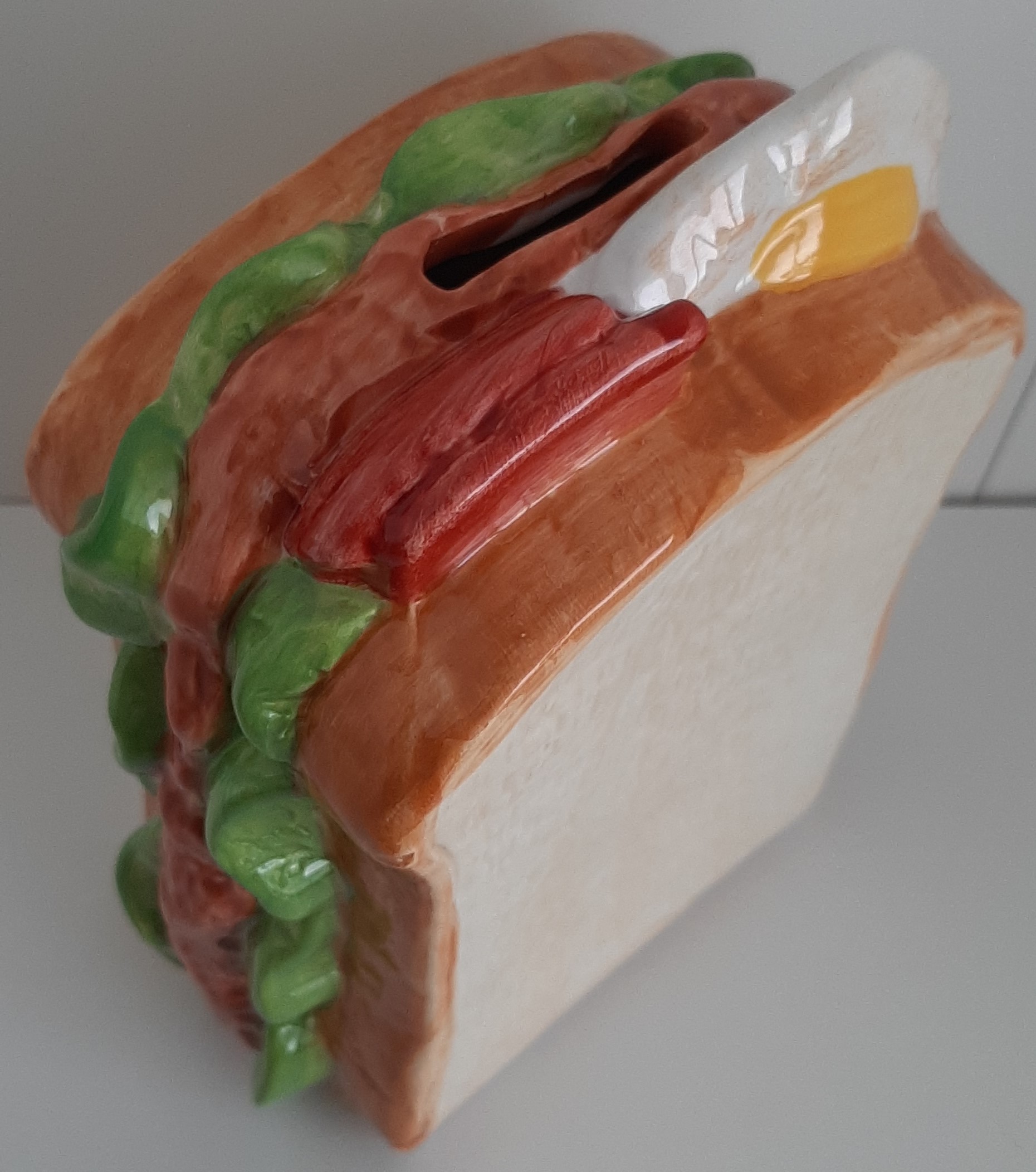 Spaarpot sandwich met brood sla en ei