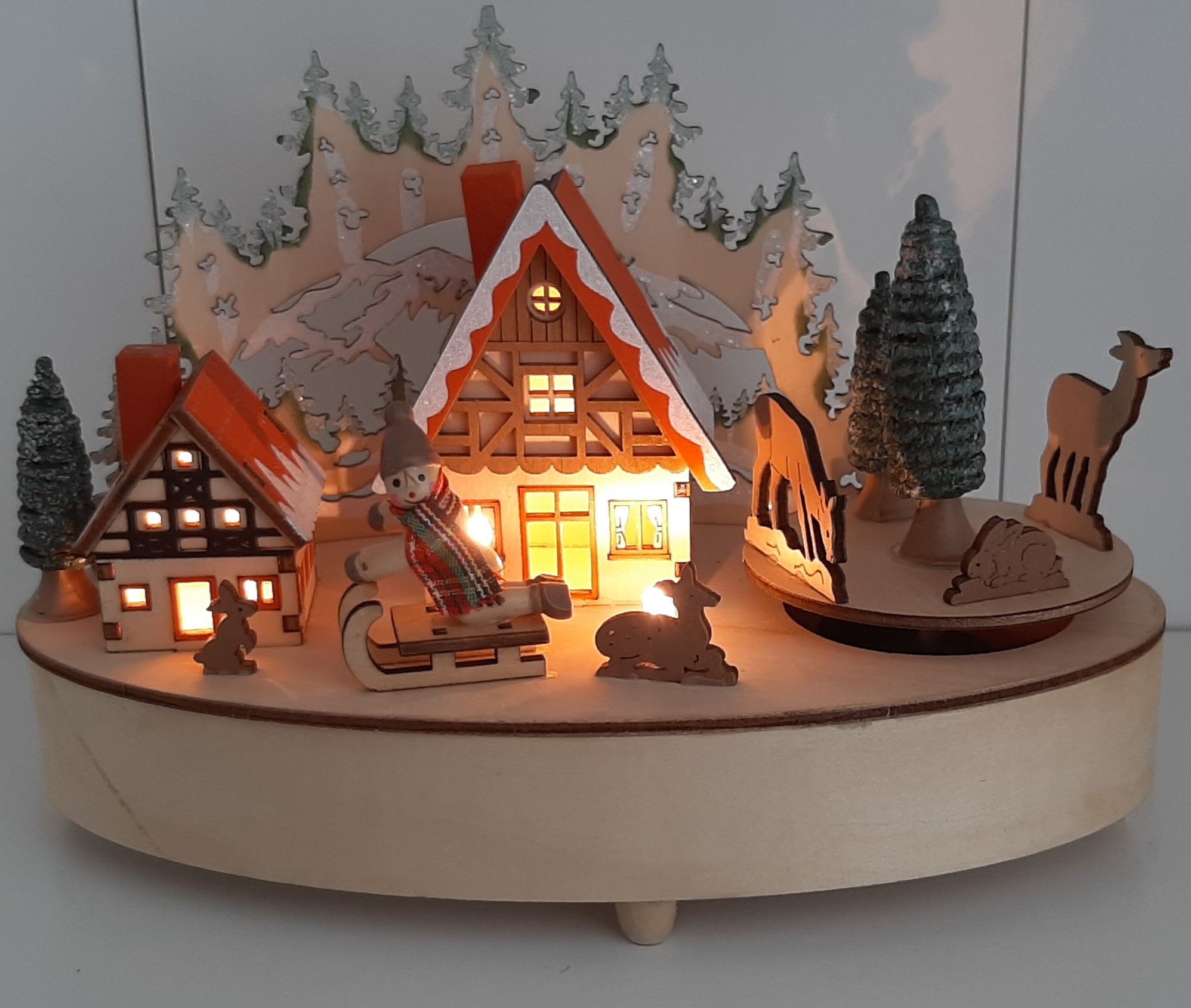 Speeldoos kerst wintertafereel gedetailleerd van hout met led-verlichting