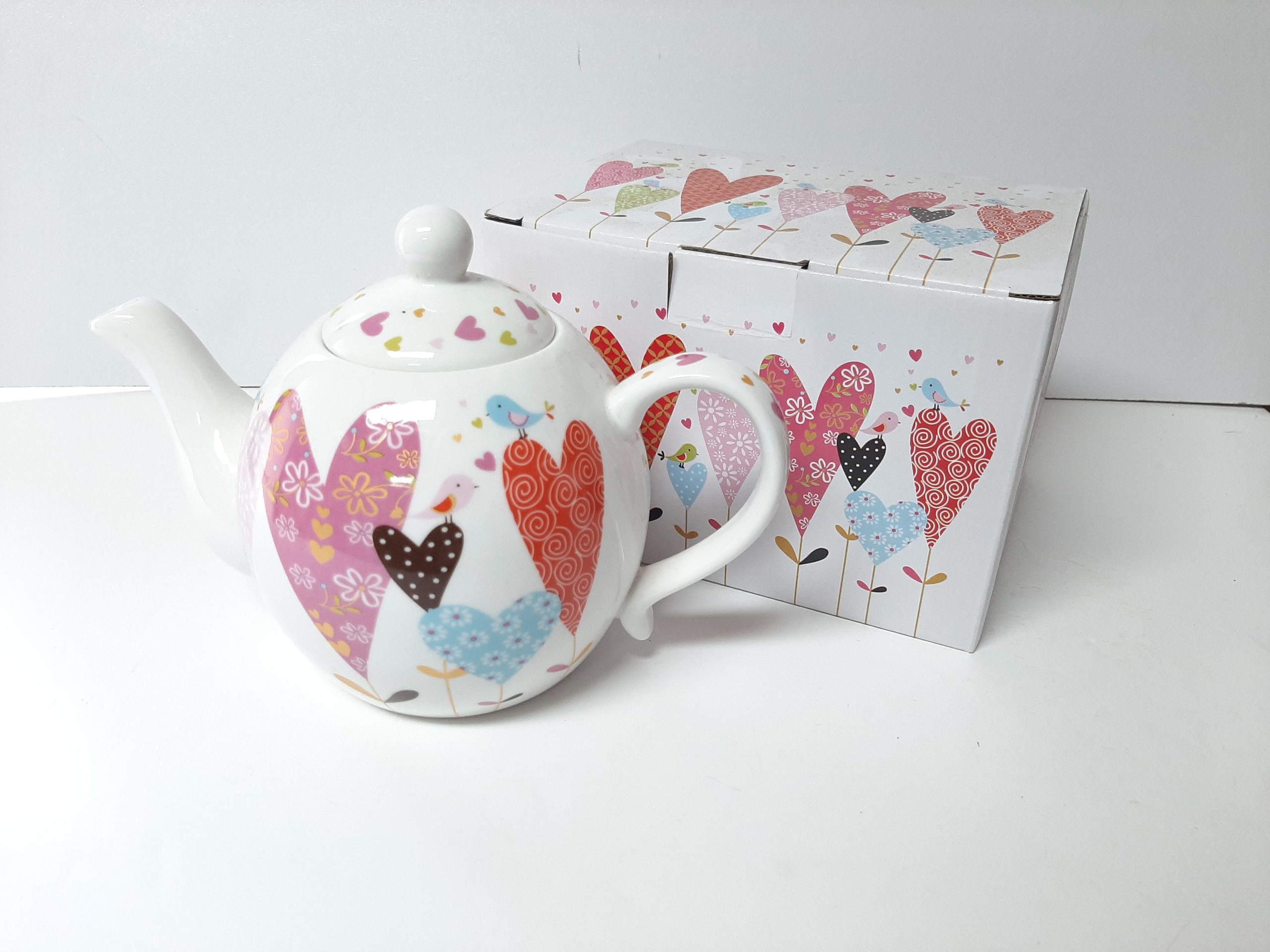 Theepot wit keramiek met hartjes in meerdere kleuren